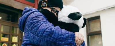 Путин помог тяжелобольному мальчику обнять панду