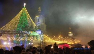 Главная елка страны зажглась на Софийской площади (ФОТО, ВИДЕО)