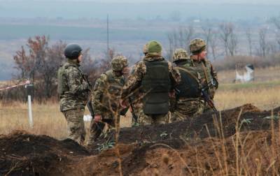 Боевики на Донбассе четыре раза открывали огонь