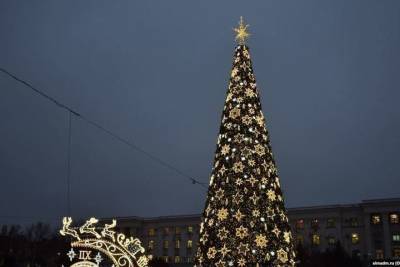 В Симферополе открыли главную новогоднюю елку Крыма