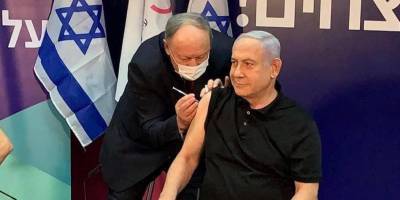 Перефразировав Армстронга. Премьер Израиля сделал прививку от коронавируса в прямом эфире
