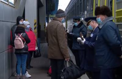 Занимайте очередь за билетами: "Укрзализныця" запустила на праздники дополнительные поезда, маршруты