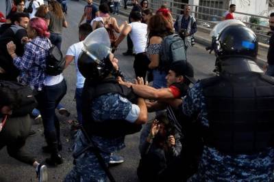 Ливанская полиция применила слезоточивый газ для разгона демонстрации студентов в Бейруте