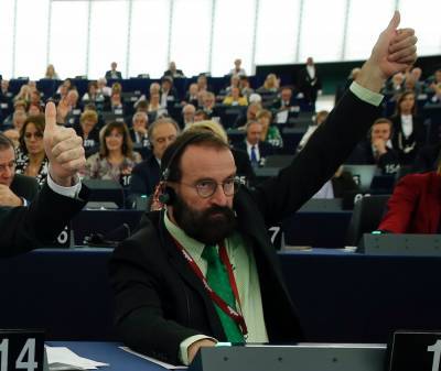 Депутат-консерватор из Венгрии подал в отставку после того, как его задержали в Брюсселе на секс-вечеринке с наркотиками - rtvi.com - Бельгия - Венгрия - Брюссель