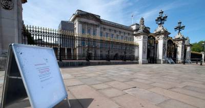 Экс-сотрудник Букингемского дворца украл ценности на 100 тысяч фунтов