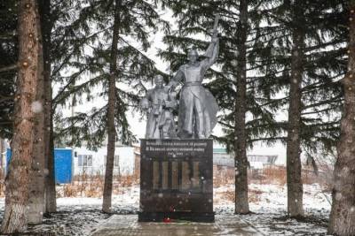 «Сибантрацит» отреставрировал монумент погибшим воинам в селе под Новосибирском