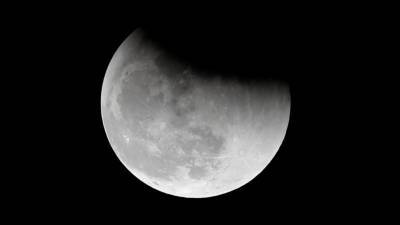 Китайский зонд сел на поверхности Луны