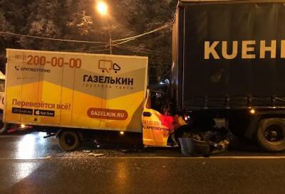 Водитель ГАЗели доставлен в больницу после ДТП на М10 в Тверской области