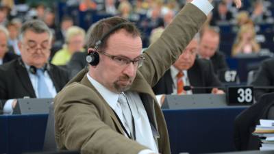 Венгерского депутата выгнали из Европарламента за участие в секс-вечеринке