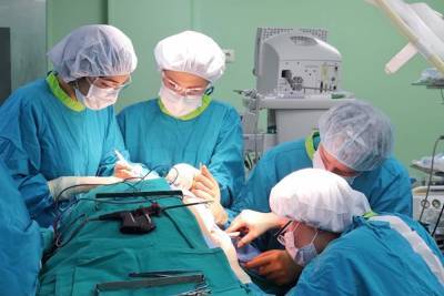 Тюменские хирурги удалили пациенту с раком язык и сделали новый из спины