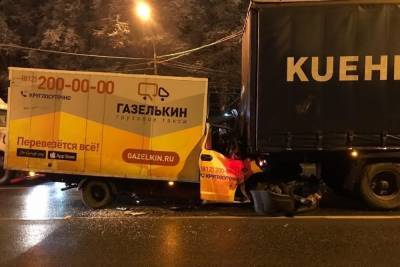 В аварии на дороге в Тверской области машине раздавило кабину