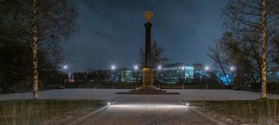 Странная подсветка появилась у стелы воинской славы в Петрозаводске (ФОТО)