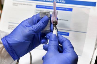 Великобритания одобрила для использования от COVID-19 вакцину Pfizer
