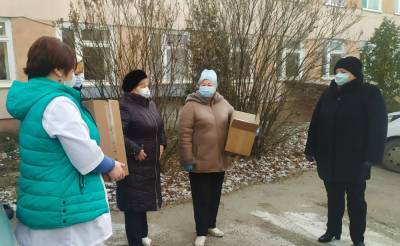 Депутат Госдумы Елена Митина привезла ряжским медикам из «красной зоны» средства защиты и продукты