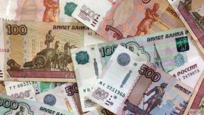 Россияне стали меньше расплачиваться наличными в ноябре