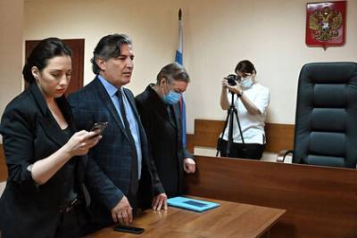 Мосгорсуд заступился за бывших адвокатов Ефремова после жалобы актера
