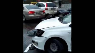 На мосту через Русановский канал в Киеве столкнулись 6 машин: видео