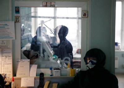Число смертей от коронавируса в РФ за сутки приблизилось к 600