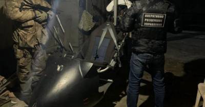Возили табак в Румынию: пограничники задержали контрабандистов на мотодельтаплане (видео)