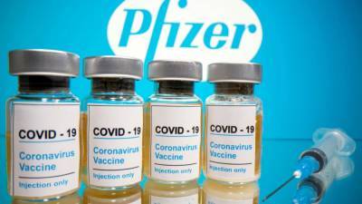 Великобритания первой одобрила использование вакцины Pfizer
