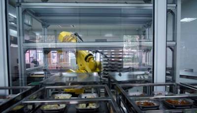 В Китае школа использует робота вместо повара, — Reuters