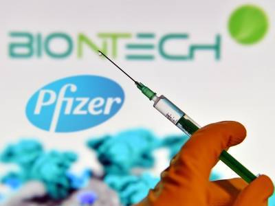Британия одобрила вакцину Pfizer. 40 млн доз начнут распространять через неделю