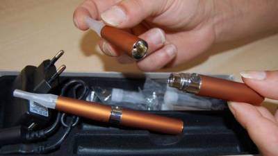 Рада запретила продавать несовершеннолетним электронные сигареты