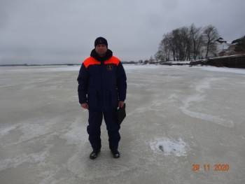 Пьяный рыбак провалился под лед на реке Кубене
