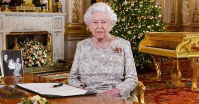Впервые за 33 года королева Елизавета II и принц Филипп встретят Рождество вдвоем