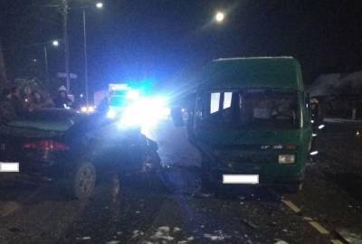 Серьезная авария в Дятлово: водителя зажало в салоне, потребовалась помощь спасателей