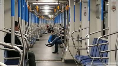 Пожилой москвич попытался зарезать мужчину в метро из-за ссоры на эскалаторе