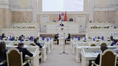 ЗАКС принял в первом чтении два законопроекта о поддержке инвестиций в Петербурге
