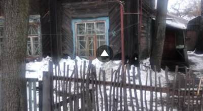Жители аварийного дома в Московском районе боятся обрушения крыши