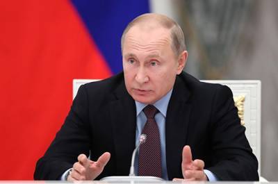 Путин заявил, что обеспокоен вмешательством извне в дела Белоруссии