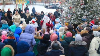 Роспотребнадзор призвал ограничить мероприятия в новогодние дни в России