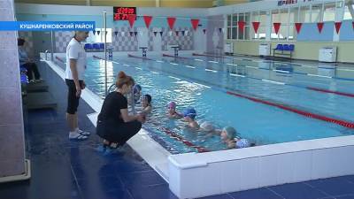 В Уфе школьников обучают плаванию