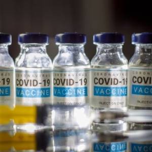 Кабмин освободил от налогов импортные вакцины от коронавируса