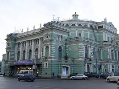 Артистам Мариинского театра неделю угрожали бомбами