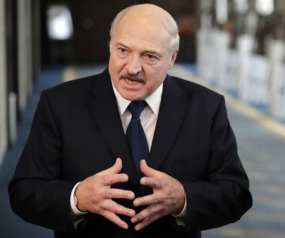Лукашенко: мир скатывается к "управляемому хаосу"