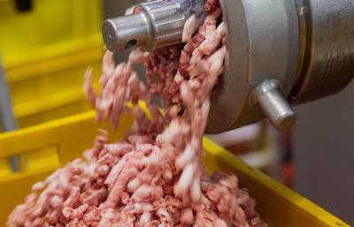 В Смоленской области суд приостановил работу мясоперерабатывающего предприятия