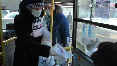 Всем – по маске. Волонтеры бесплатно раздают средства защиты на улицах Ульяновска