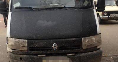 В Виннице микроавтобус без водителя на тротуаре сбил женщину: она умерла в больнице
