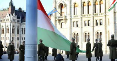 Посольство Венгрии: "депутаты на Закарпатье спели гимн Украины, а затем — гимн Венгрии"