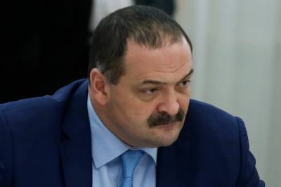 Заразившегося коронавирусом врио главы Дагестана госпитализировали