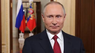Путин поблагодарил медработников за самоотверженную борьбу с COVID-19