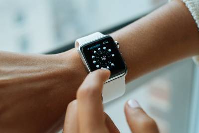 Apple придумала ремешки для умных часов со встроенной батареей