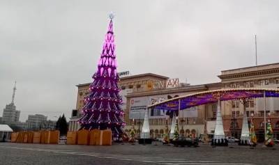 Локдауна не боятся: в Харькове открыли новогодний городов центре города. Видео
