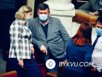 Корниенко попросил «слуг” не заваливать законопроекты критикой в чате