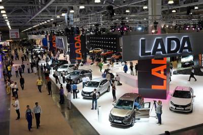 Россияне начали скупать автомобили Lada