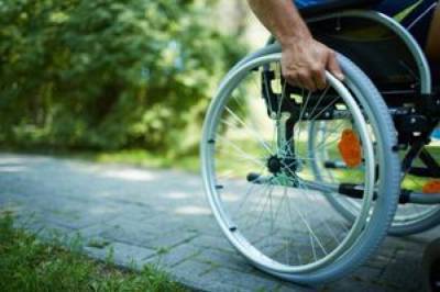 Кабмин внес изменения в ПДД, которые коснутся людей на инвалидных колясках